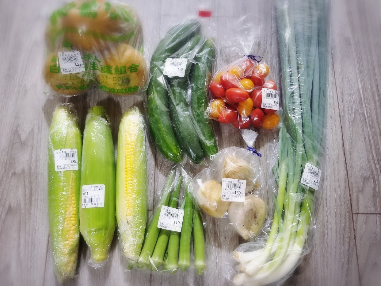 買い物　2020-8　伊賀野菜(梨、キュウリ、ミニトマト、ネギ、ジャンボニンニク、オクラ、とうもろこし)