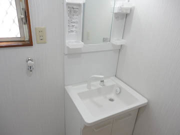 ウイング藤B　1階　シャワー付洗面台