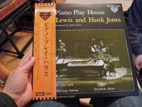 4136-03ジョンルイスとハンクジョーンズのピアノプレイハウス