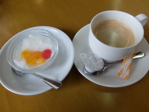 杏仁豆腐とコーヒー